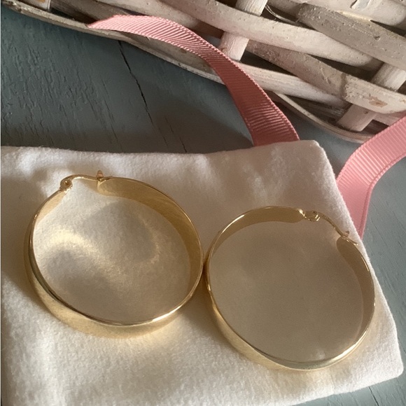 Gold hoop earrings - Picture 2 of 3